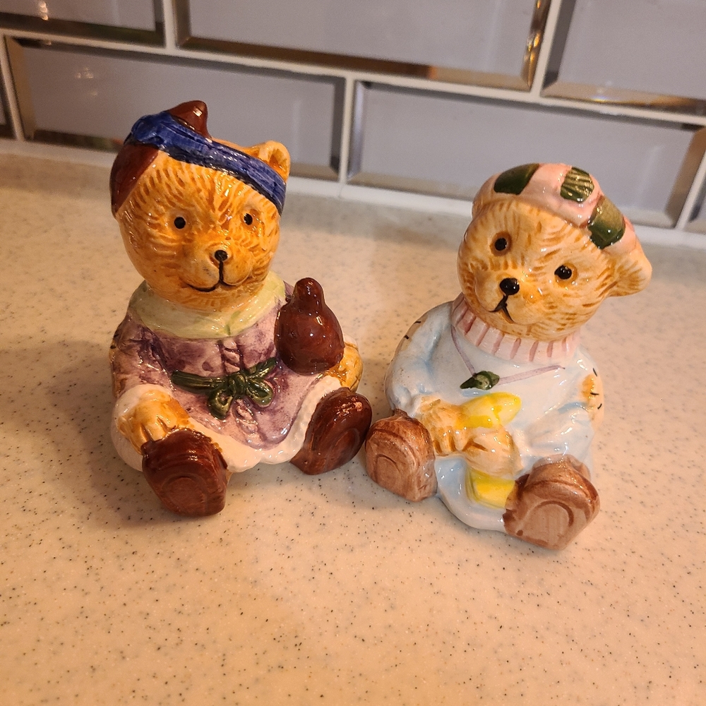 Salt & Pepper Shakers